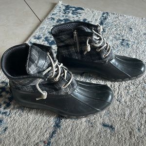 Women’s black sperry boots